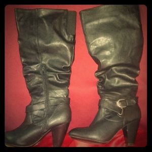 Size 7 1/2 women's heeled boots